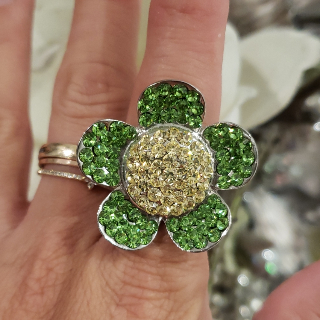 Flower Ring With Crystals
